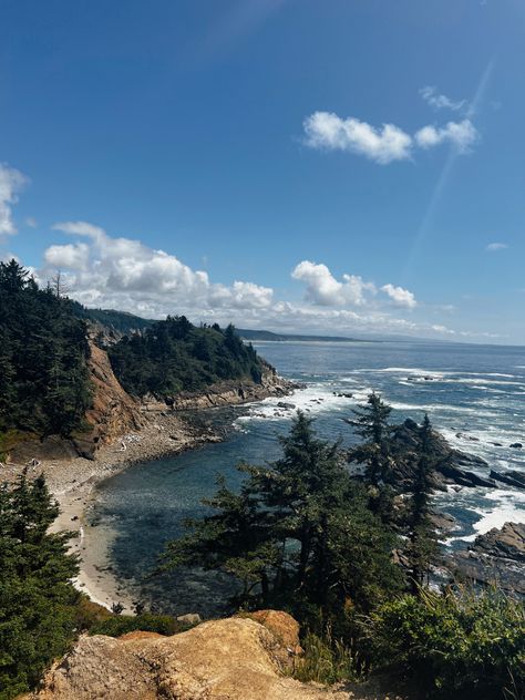 Pnw Ocean Aesthetic, Coast Of Oregon, Pretty Places In Oregon, Oregon Vision Board, Moody Oregon Coast, Oregon Living Aesthetic, Oregon Landscape Photography, Mount Bachelor Oregon, Oregon Coast Wallpaper