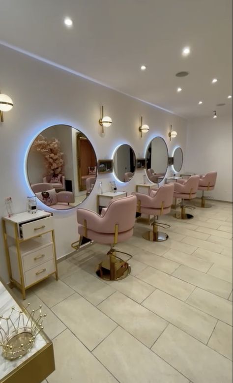 Makeup Mirror For Salon, Saloon Mirror Design Ideas, Makeup Room Ideas For Salon, Pink Hair Salons, Studio Beauty Salon, Pink Salon Chair, Hair Salon Decor Pink, Beauty Bar Salon Ideas Luxury, Pink Makeup Studio