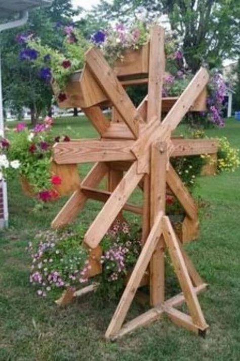 31 Simple DIY Pallet Projects for Your Outdoor Space Diy Flower Garden Decor, Wood Working Ideas For Beginners, Wooden Pallet Projects Garden, Wooden Flower Boxes Outdoor, Pallet Projects Outdoor Garden, Garden Wood Projects, Pallet Flower Box, Wooden Flower Boxes, Simple Woodworking Projects