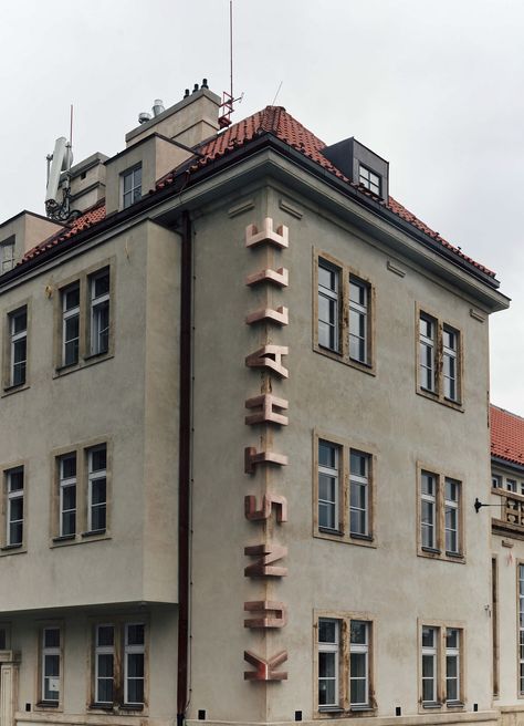 Colossal Art, Public Sculpture, Frank Gehry, Wayfinding Signage, Signage Design, Public Space, Art Director, Visual Identity, Prague