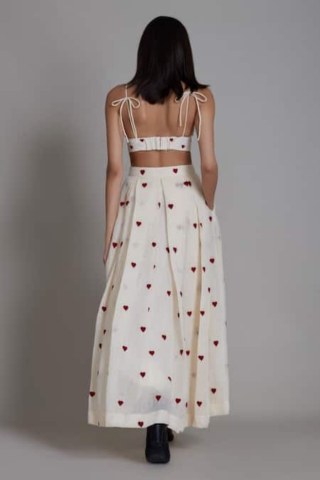 Buy Off White Pure Linen Embroidery Thread V Neck Bralette And Lehenga Set For Women by MATI Online at Aza Fashions. Linen Lehenga, Linen Bralette, Pleated Lehenga, Linen Embroidery, Embroidered Motifs, Lehenga Online, Linen Color, Eco Friendly Clothing, Pattern Embroidery