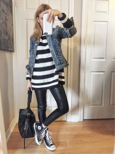 Black and white Striped sweater+Denim Jacket+black Faux Leather Leggings+black Leather Converse+black shoulder bag. Winte to Spring Casual Outfit 2018 Black Leggings Outfit Spring, Concert Clothes, Leggings Outfit Spring, Striped Sweater Outfit, Outfit Converse, Recovery Clothes, Witchy Women, Outfits Primavera, Clothing Closet