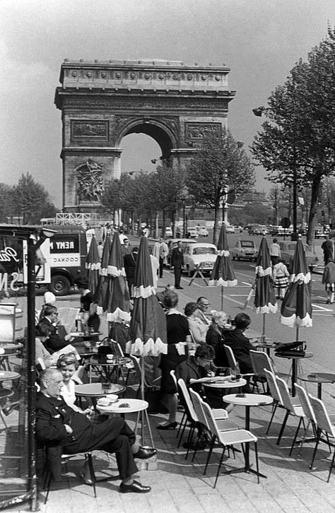 Paris 1920s, Old France, Avenue Des Champs-élysées, Triumphal Arch, Paris Black And White, France Aesthetic, Black And White Photo Wall, Paris Wallpaper, Black And White Picture Wall