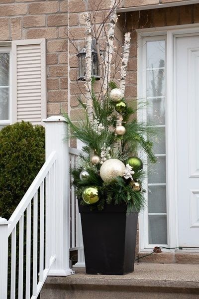 Christmas Urns, Outdoor Christmas Planters, Holiday Planter, Exterior Christmas, Outside Christmas Decorations, Winter Planter, Christmas Pots, Christmas Planters, Front Porch Christmas Decor Ideas