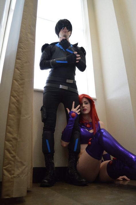 Nightwing & Starfire Nightwing And Starfire Costume, Starfire And Nightwing Costume, Titans Nightwing, Nightwing Costume, Nightwing Starfire, Robin Halloween Costume, Nightwing Costumes, Cosplay Robin, Starfire Costume