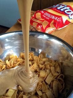 Frito Sweet Snack, Frito Chips Desert, Best Bar Desserts, Frito Recipes Sweets, Easy Sweet Snacks For A Party, Frito Snack Recipes, Frito Candy Christmas Treats, Reese Cup Dessert Recipes, Fritos Dessert Bars