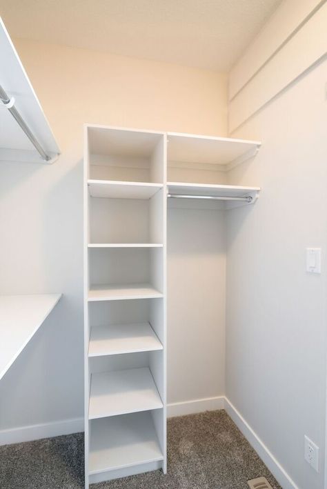 Small Walk In Closet With Desk, L Shaped Closet Organization, Small Square Closet Ideas, Wire Closet Organizers, Small Closet Design, Organizing Walk In Closet, Deep Closet, Small Closet Space, Closet Design Layout