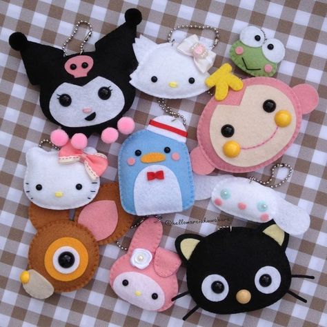 Sanrio Ornaments Diy, Sanrio Arts And Crafts, Sanrio Crafts, Sanrio Diy, Kawaii Felt, Felt Keychain, Seni Pastel, Needle Felted Cat, Charmmy Kitty