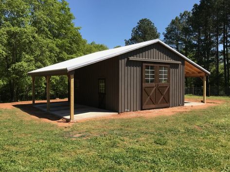 Round Bale Storage Ideas, Shed Garage Ideas, 3 Stall Horse Barn Plans, Pony Shelter, Simple Horse Barns, Metal Horse Barns, Small Pole Barn, Small Barn Plans, Barn Makeover