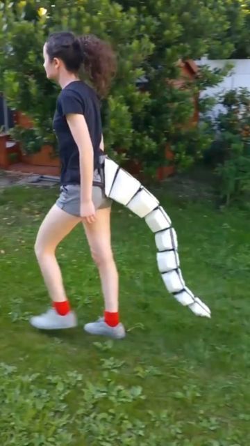 Lizard Tail Costume Diy, Dinosaur Tail Diy, How To Make A Dragon Tail, Halloween Dragon Costume, Dragon Tail Costume, Cosplay Dragon Tail, Lizard Costume Diy, Cosplay Tail Tutorial, Dragon Cosplay Diy