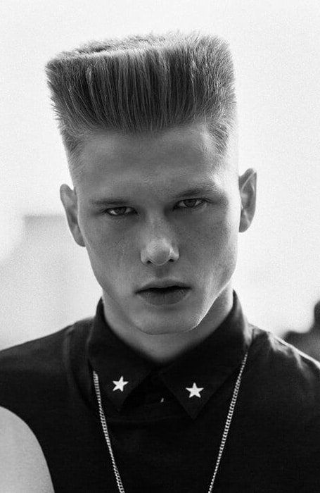 15 Cool Flat Top Haircuts That Ooze Attitude - The Trend Spotter High Top Haircut, Top Haircuts For Men, Hear Style, Flat Top Haircut, Cool Hairstyles For Men, Top Hairstyles, Stylish Haircuts, Corte De Cabelo Masculino, Mens Haircuts Short