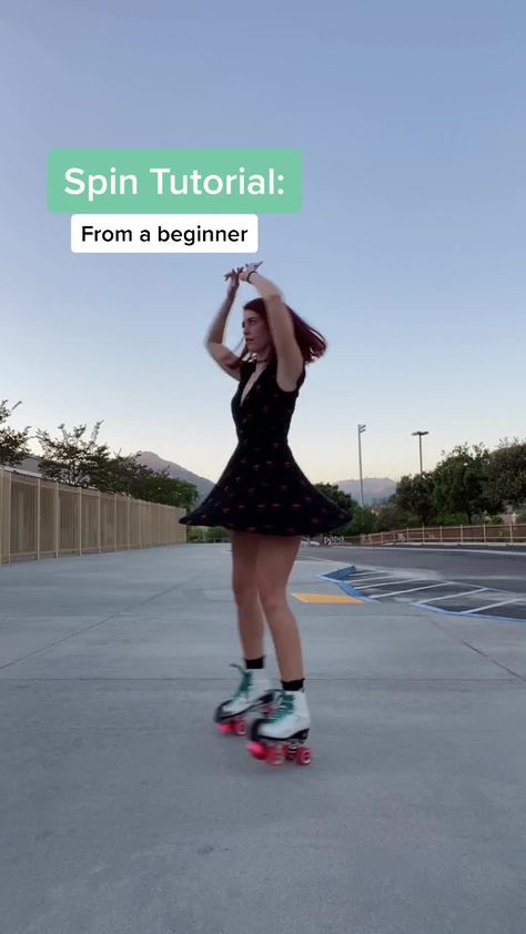 Outfits For Roller Skating, Roller Blading Outfit, 90s Roller Skating Outfit, Roller Skating Fits, Rollerskating Aesthetic Outfit, Rollerblading Outfit, Cute Roller Skating Outfits, 80s Roller Skating Outfit, Roller Skating Tricks