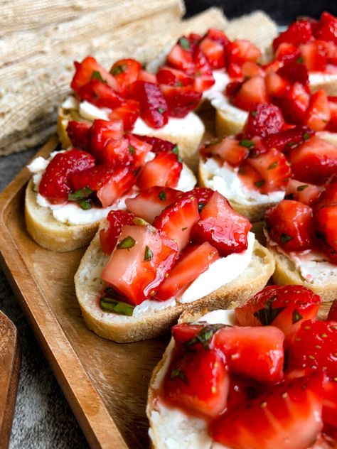 Strawberry Basil Bruschetta » Home Cooked Living Savory Strawberry Recipes, Strawberry Bruschetta, Bruschetta Appetizer, Strawberry Salsa, How To Cook Liver, Strawberry Basil, Recipes For Summer, Nut Free Recipes, Avocado Salsa