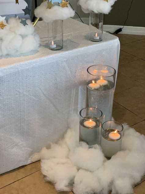 Head table decor Cloud Centre Pieces, Cloud Flower Centerpiece, Cloud One Birthday, Head In The Clouds Party, Cloud Table Setting, Clouds Dessert Table, Cloud Dinner Party, Balloon Arch Clouds, Cloud 9 Party Decorations