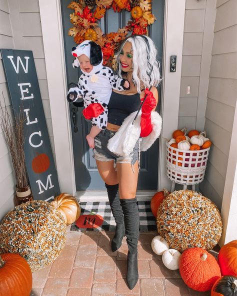 Matching Mom And Son Halloween Costumes, Mommy And Me Disney, Halloween Costumes Cute, Mom Halloween Costumes, Girls Halloween Costumes, Halloween 1st Birthdays, Halloween Cans, Disney Halloween Costumes, Last Minute Halloween Costumes