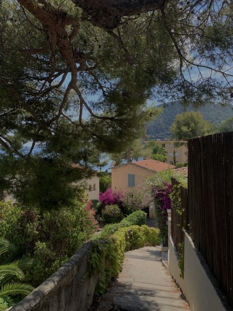 South Of France Villages, South Of France Lifestyle, Eze France Aesthetic, Summer In The South Of France Aesthetic, Nice Aesthetic France, Summer In France Aesthetic, Provence France Aesthetic, Southern France Aesthetic, South France Aesthetic