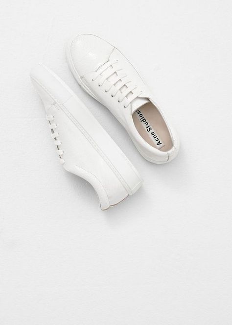 white trainers Nike Wedges, Spring 2015 Fashion, White Sneakers Women, Best Sneakers, White Trainers, Mode Inspiration, White Shoes, White Sneakers, Sneakers White