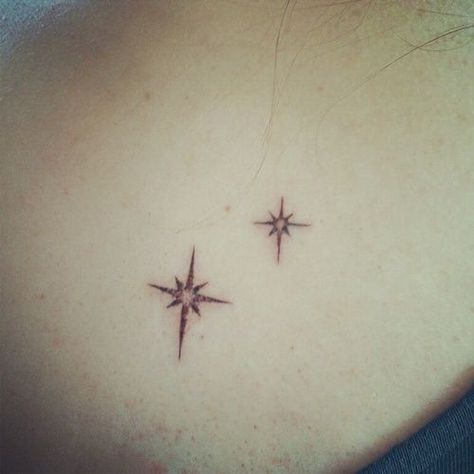 Never land stars from Peter Pan... May be have each star representing each… Shining Star Tattoo, Neverland Tattoo, Tattoo Etoile, North Star Tattoos, Tatoo 3d, Tattoos Infinity, Star Tattoo, Constellation Tattoos, Celtic Tattoos