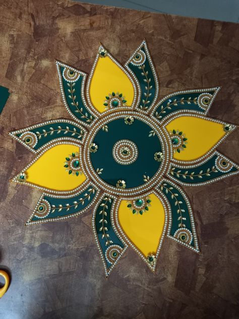 Cardboard Rangoli Designs Diy, Cardboard Rangoli Designs, Rangoli Craft, Poster Rangoli, Kundan Rangoli, Easy Rangoli Designs Videos, Acrylic Rangoli, Diya Decoration, Diy Fabric Jewellery