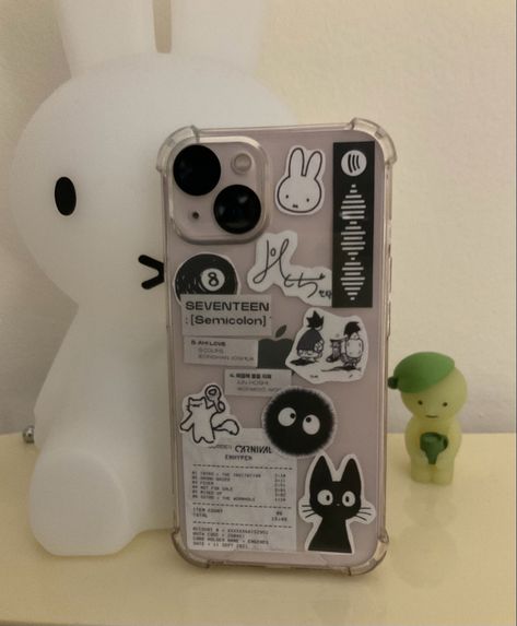 Phone Stickers Cute, Small Drawings For Phone Case, Smiski Phone Case, Enhypen Phone Case Ideas, Iphone Back Cover Ideas, Acubi Phone Case, Seventeen Phone Case Ideas, Enhypen Diy Crafts, Miffy Phone Case