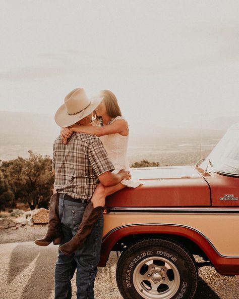 In honor of a country concert tonight, thought this pic was appropriate.. 🤩  @lukebryan + @coleswindell + @jonlangston  Where my country fans at? Country Couple Aesthetic, Tractor Photography, Western Photoshoot Ideas, Western Couple Photoshoot, Country Couple Pictures, Country Engagement Pictures, Country Relationships, Cute Country Couples, Western Photo