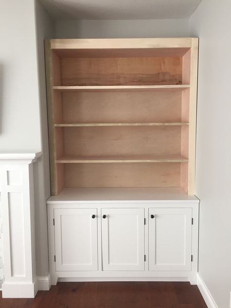 Style Bookshelves, Built In Shelves Living Room, Build A Fireplace, Built In Cabinet, Fireplace Built Ins, Bookshelf Styling, Bookshelves Diy, Built In Bookcase, Cabinet Storage