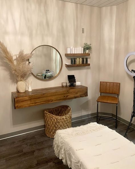 Eyelashes Salon Decor, Esthetic Spa Decor, Boho Lash Studio Decor, Facial Spa Decor, Bohemian Lash Room, Esthetician Room In Home, Salon Suite Decor Lashes, Lash And Hair Room, Earth Tone Esthetician Room