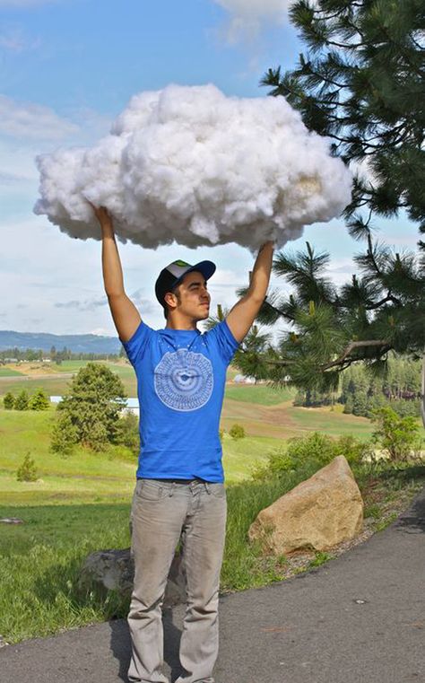 How To Make A Cloud - which child wouldn't love a cloud hanging from their ceiling! How To Make Clouds, Church Window, Crafty Craft, Creative Industries, Diy Projects To Try, Paper Mache, A Tree, Photo Props, Fun Crafts