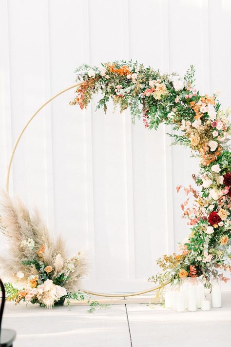 Wedding Arbour Circle, Gold Circle Photo Backdrop, Circle Wedding Arch Terracotta, Gold Circle Backdrop Wedding, Gold Circular Wedding Arch, Circle Flower Frame Wedding, Circle Arch For Wedding, Flower Circle Backdrop, Gold Arch Wedding Backdrop