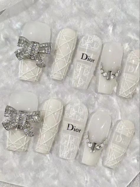 Luxury Brand Nails Design, Dior Nails Design, Nail Dior, Nail Chanel, Chanel Nails Design, Dior Nails, Pop Art Nails, Mickey Nails, Band Nails