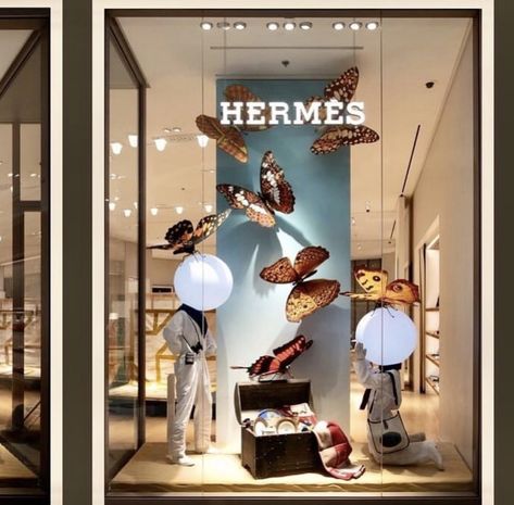 Abstract Window Display, Vm Window Display, Bag Window Display, Window Display Design Creative, Visual Merchandising Displays Retail, Store Window Design, Hermes Window Display, Window Exhibition, Luxury Window Display