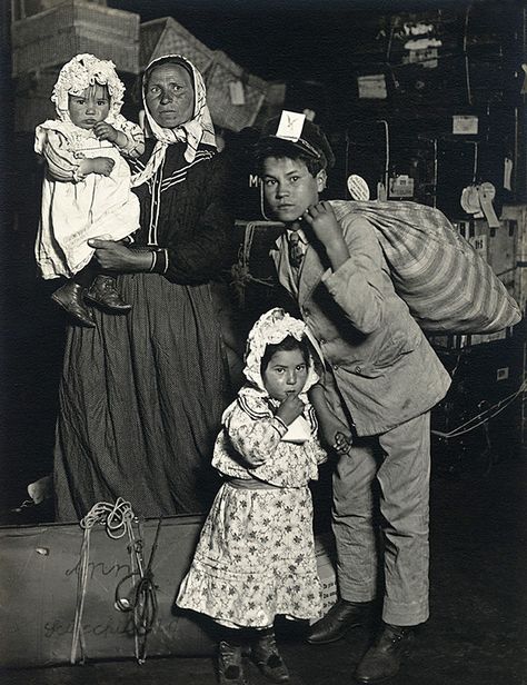 Lewis W. Hine (American, 1874-1940) Italian Family Looking for Lost Baggage, Ellis Island, New York 1905 Gelatin silver print 5 9/16 x 4 5/16″ (14.1 x 10.9 cm) The Museum of Modern Art, New York Lewis Wickes Hine, Lewis Hine, Eugene Atget, Tableaux Vivants, Italian Family, Edward Weston, Henri Cartier Bresson, The Great, Italian Heritage