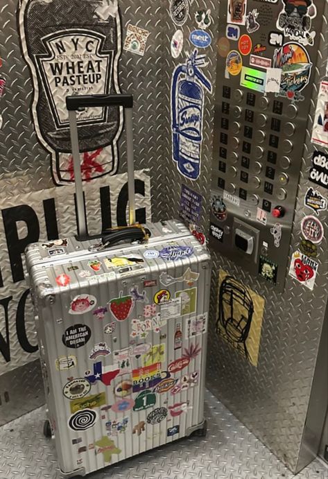 Silver Suitcase Aesthetic, Suitcase With Stickers Aesthetic, Suitcase Aesthetic Stickers, Suitcase Stickers Ideas, Luggage Decorating Ideas, Luggage Sets Aesthetic, Rimowa Aesthetic, Stickers On Suitcase, Cute Suitcase Aesthetic