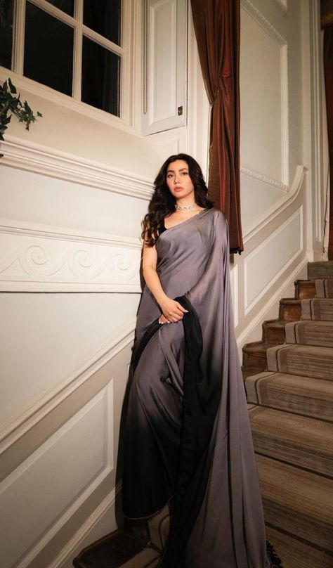 Mahira Khan Saree, Mahira Khan Dresses, Bridal Boutique Interior, Saree Wearing Styles, Fashion Show Dresses, Fundraising Event, Mahira Khan, Desi Fashion Casual, Saree Designs Party Wear