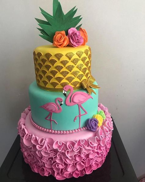 I love this exotic cake! :) Tropical Birthday Cake, Flamingo Birthday Cake, Tropical Birthday Party, Pineapple Birthday, Flamingo Cake, Flamingo Birthday Party, Luau Birthday Party, Hawaiian Birthday Party, Hawaiian Birthday