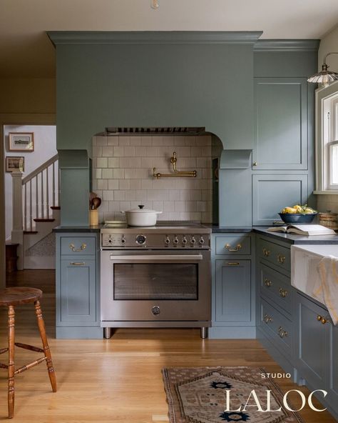 Lauren Caron | Swipe through to see the kitchen we designed and the historic kitchen that inspired it. When we say we look to historic interiors for... | Instagram Column In Kitchen, Beadboard Kitchen, Historic Kitchen, Colonial Kitchen, Old Homes, Wants And Needs, Kitchen Corner, Yellow Kitchen, Historic Home