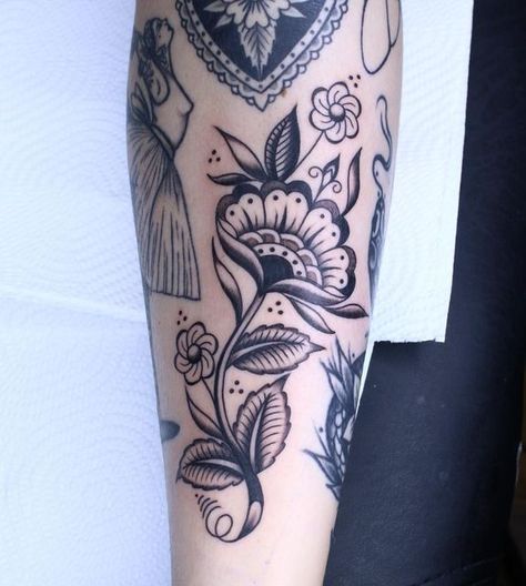 Traditional Style Tattoo Gap Fillers, Cute Gap Filler Tattoos, Filler Tattoo Ideas Gap Traditional, Filler Traditional Tattoo, Folk Flower Tattoo, Traditional Gap Filler Tattoo, Traditional Feminine Tattoos, Tattoo Gap Filler Ideas, Flower Filler Tattoo