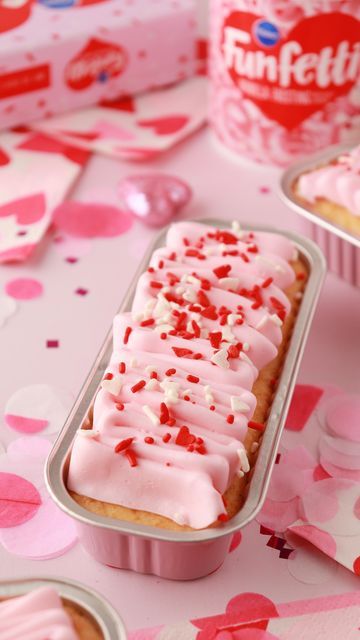 Cake Trays, Mini Loaf Cakes, Wedding Cheap, Dessert Wedding, Cake Favors, Rectangle Cake, Piping Tip, Mini Cake Pans, Cupcake Mix