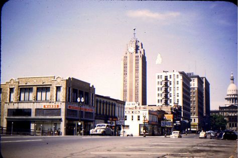 https://flic.kr/p/mFCwL7 | Downtown Lansing postcard-late 1940's-MI Remembering Mom, Lansing Michigan, Bauhaus Art, Lansing Mi, Pure Michigan, Shopping Stores, New York Skyline, Cityscape, Art Nouveau