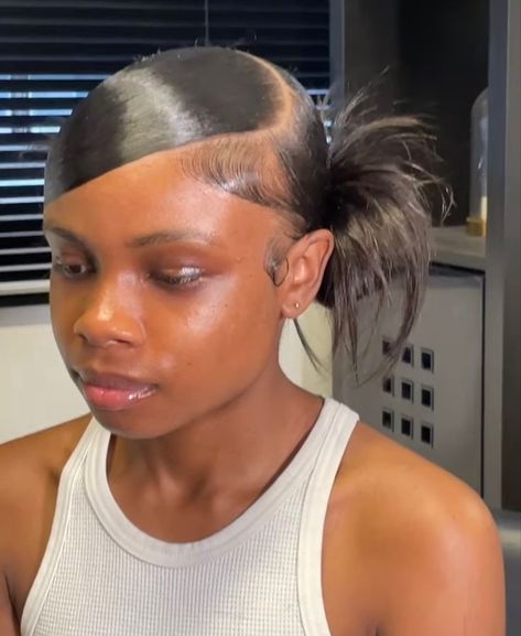 Slick Back Space Buns Natural Hair, Space Buns With Side Part, Spiky Bun Black Women, Side Part 2 Buns, Hairstyles Bun Black Women, Space Braids, Side Part Bun Black Women, Slick Space Buns, Low Space Buns Black Women