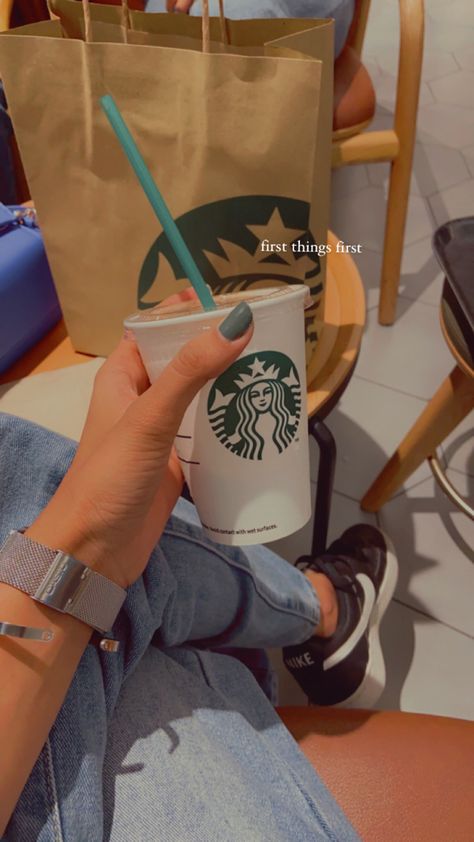 Starbucks Drinks In India, Starbucks Ig Story Ideas, Starbucks Drinks Snap, Starbucks Coffee Snapchat Story, Foto Starbucks Aesthetic, Starbucks Coffee Snap, Starbucks Snapchat Stories, Starbucks Story Ideas, Starbucks Poses Instagram