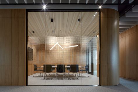 Cechvala Architects Designs a Modern Office for LUCRON Glass Graphics, Modern Office Interiors, Office Meeting Room, Look Office, Glass Office, Office Pictures, Modern Office Design, Brown Photography, Corporate Interiors