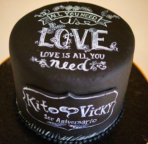 Chalkboard cake rocking it with the Beatles! So cool design from delicatessepostres Chalkboard Cake, Chalkboard Theme, With The Beatles, Cake Fondant, Chalkboard Wedding, Love Cake, Cool Design, Cake Art, So Cool