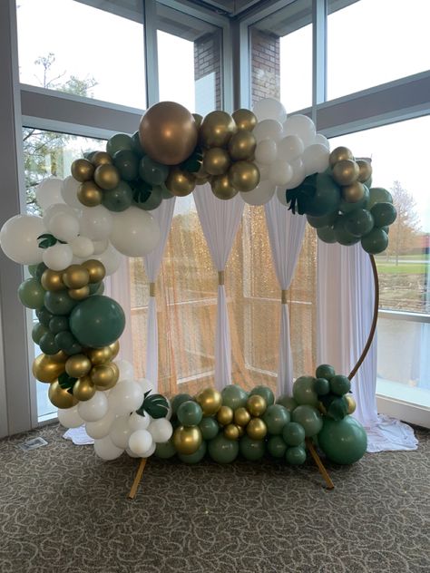 Circle Balloon Arch Ideas, Hello 60, Circle Balloon Arch, Diy Winter Wedding, Party Balloons Diy, October Decorations, Bride To Be Balloons, Baby Shower Safari Theme, 50 Birthday