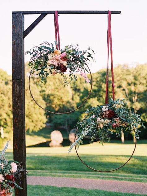 Diy Wedding Arbor, Floral Backdrop Wedding, Diy Wedding Arch, Wedding Arbors, Rustic Wedding Decorations, Wedding Arbour, Wedding Altars, Wedding Wreaths, Floral Backdrop