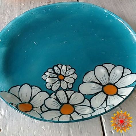 Daisy Pottery, Vitrofusion Ideas, Ceramics Bowls Designs, Diy Pottery Painting, Diy Rock Art, Beginner Pottery, Watercolor Circles, Ceramic Texture, Paint Your Own Pottery