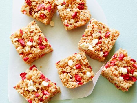 Get No-Bake Healthy Strawberry-Almond Cereal Bars Recipe from Food Network. Go to http://robflorexplore for photo tips @ tricks. Cereal Bars Recipe, Strawberry Cereal, Cereal Bars Recipes, Bake Healthy, Strawberry Almond, Cereal Treats, Healthy Strawberry, Cereal Bars, Freeze Dried Strawberries