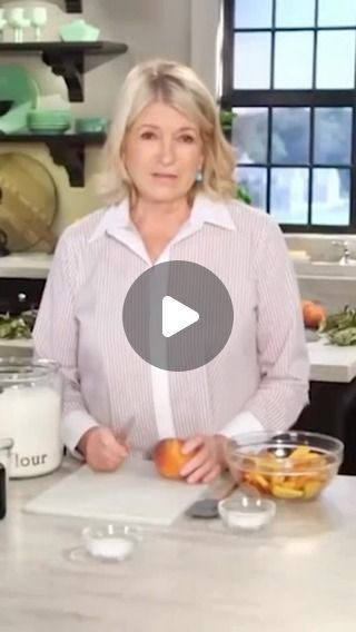 Martha Stewart on Instagram: "Martha says this easy-to-make dessert is the perfect way to showcase juicy summer peaches. A buckle is a cross between a cake-like cobbler and a traditional fruit crumble that is not too sweet—and just might become your favorite stone fruit dessert. Get the recipe for Martha’s peach buckle at the link in our bio." Martha Stewart Peach Cobbler, Cobbler Videos, Buckle Dessert, Peach Buckle, Fruit Bake, Kale And Bean Soup, Peach Desserts Easy, Fresh Fruit Desserts, Pineapple Dessert