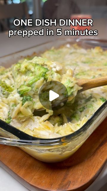 Brooke Stepp on Instagram: "One dish dinner prepped in just 5 minutes— you’ve gotta try this dump and bake broccoli and boursin orzo recipe!

 #dinner #cooking #recipe #easydinner" Boursin Orzo, Boursin Recipes, Dump And Bake, Orzo Recipe, Easy Delicious Dinners, Chicke Recipes, Cooked Chicken Recipes, Orzo Recipes, Pot Dinners