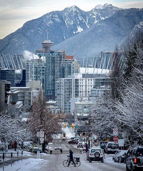 Beautiful Vancouver covered with snow. What a great picture!!! . . . Photo b Vancouver Aesthetic Winter, Snowy Vancouver, Vancouver Canada Winter, Winter Vancouver, Vancouver Aesthetic, Vancouver Canada Photography, Vancouver Trip, Vancouver Winter, Canada Snow